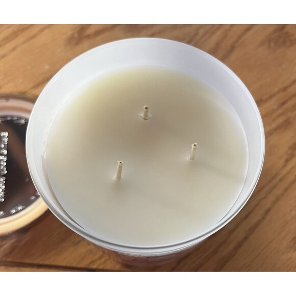Bath & Body Works Twisted Peppermint Scented 3 Wick Soy Blend Candle 25-45 Hrs - Picture 2 of 3